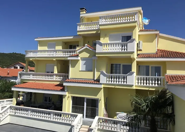 Apartments Jareb
